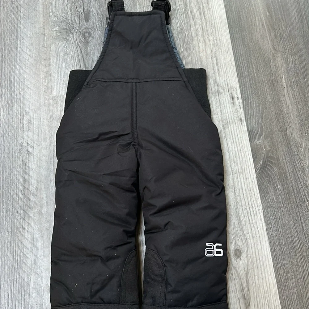 Infant Snow Bib black 12 mos - Picture 3 of 5